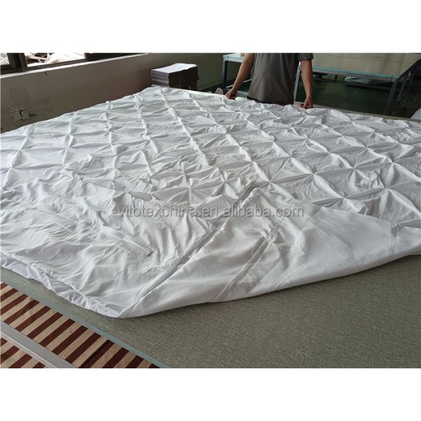 Popularity Stock 90GSM 3 Pieces Pintuck Cover Soft Microfiber Bedding Set All-Season Customized Zipper Closure