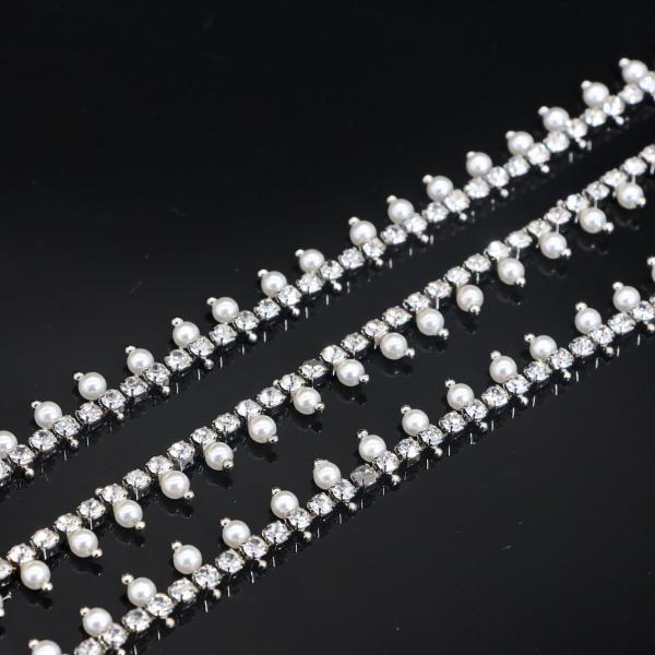Quality Electroplated Silver Pearl And Rhinestone Necklace 0.9cm Width for sale